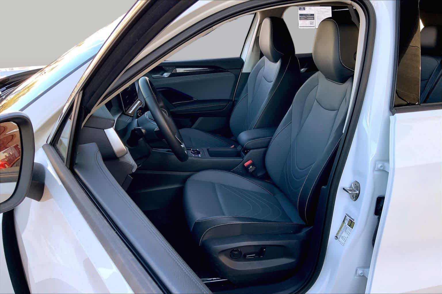 Used 2026 Pure White Volkswagen SE image 8