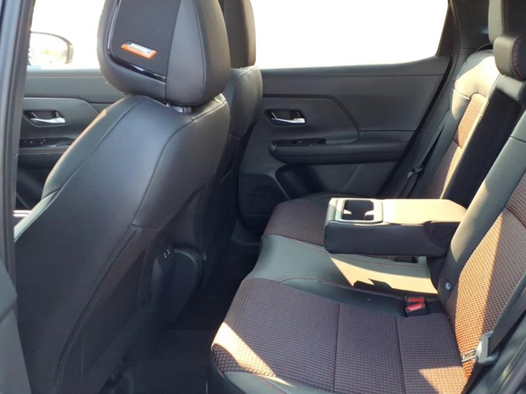 New 2026 Canyon Bronze Metallic Nissan SR image 22