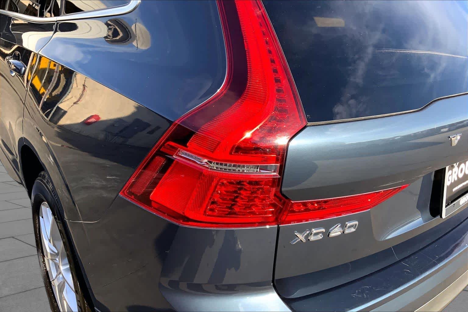 Used 2018 Denim Blue Metallic Volvo Momentum image 7