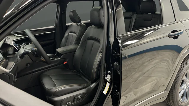 New 2026 Diamond Black Crystal Pearl-Coat Exterior Paint Jeep  image 9