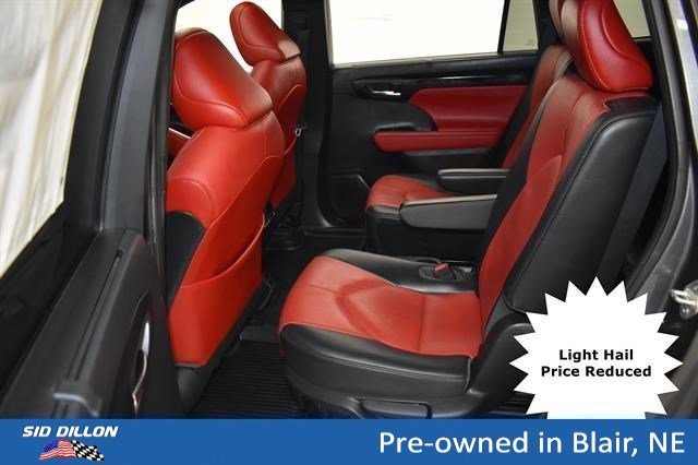 Used 2021 Magnetic Gray Metallic Toyota XSE image 9