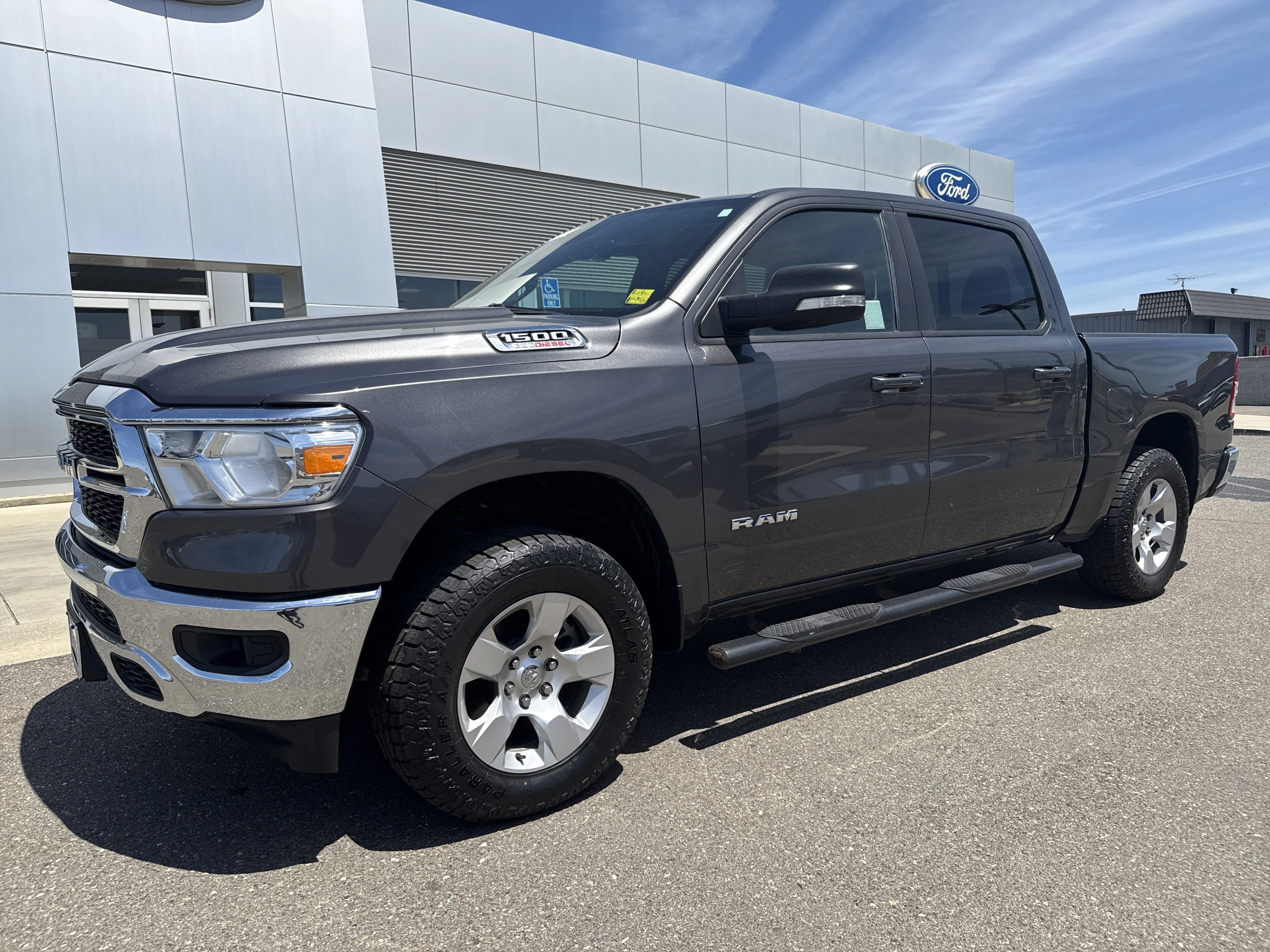 2022 RAM 1500 Big Horn/Lone Star 4x4 Crew Cab 5'7's photo