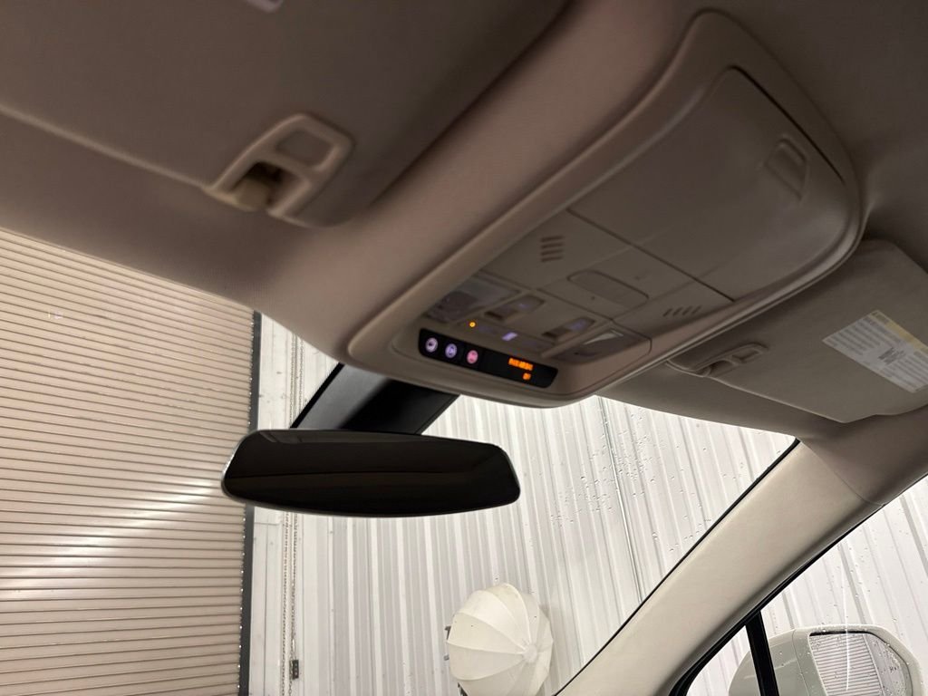 Used 2017 White Cadillac Luxury image 33