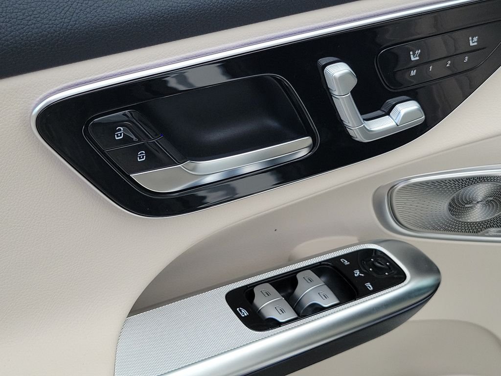 New 2027 Polar White Mercedes-Benz GLC 300 image 17