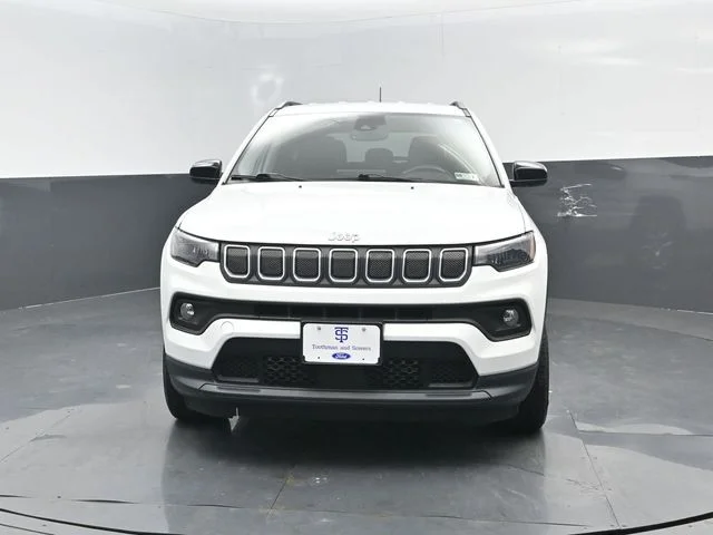 Certified Used 2022 Bright White Clearcoat Jeep Latitude Lux image 22