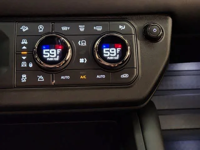 Used 2025 Petra Copper Premium Metallic Land Rover OCTA image 18