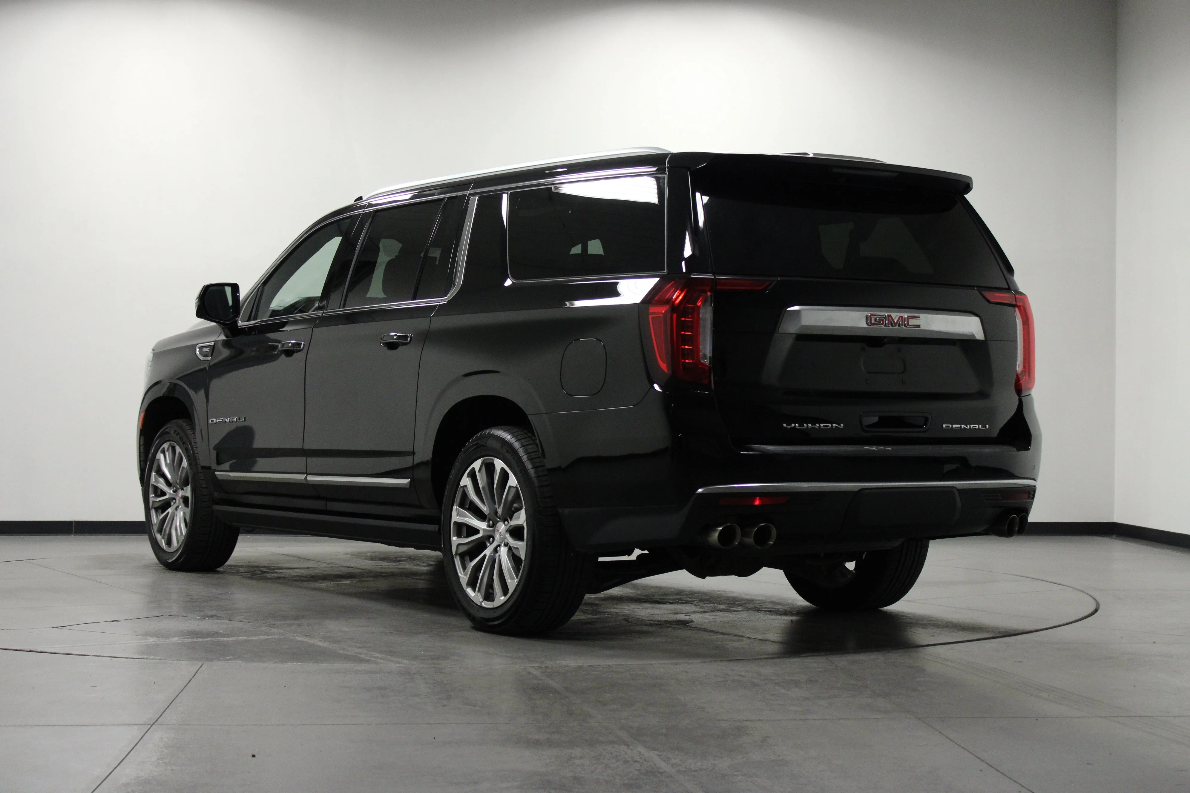 Used 2021 Onyx Black GMC Denali image 6