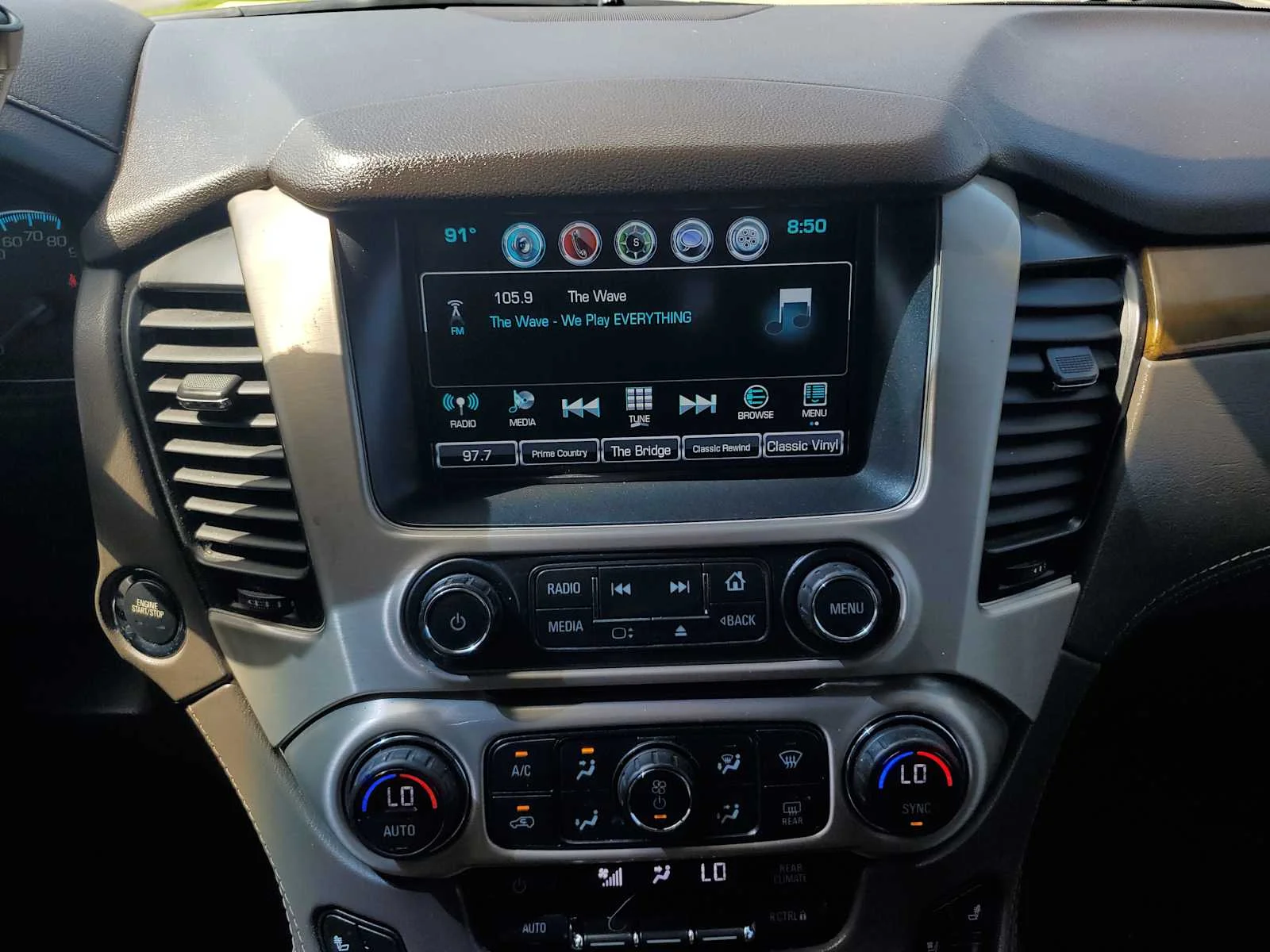 Used 2017 WHITE FROST TRICOAT GMC Denali image 17