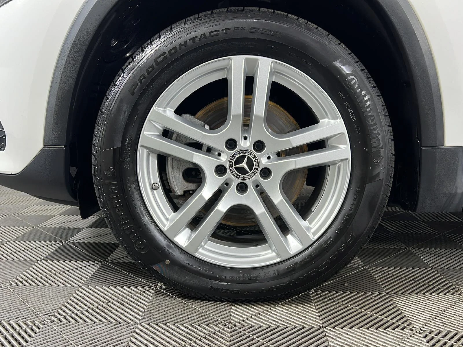 Used 2023 Polar White Mercedes-Benz GLA 250 image 26
