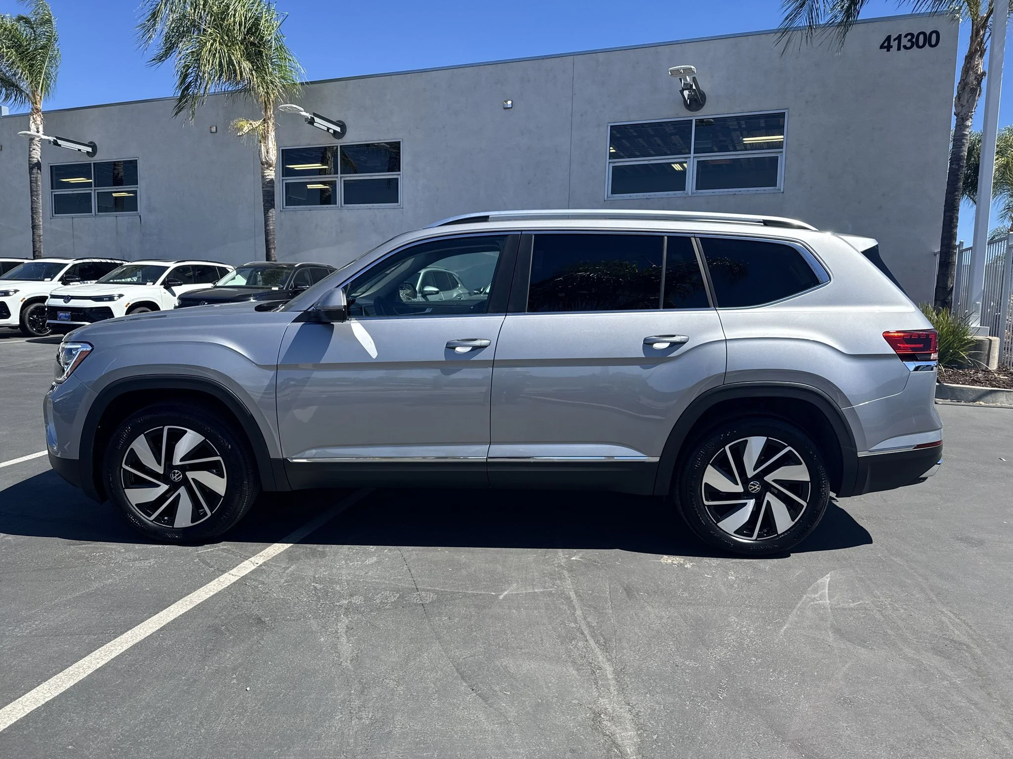 Used 2025 Silver Mist Metallic Volkswagen 2.0T SEL image 5