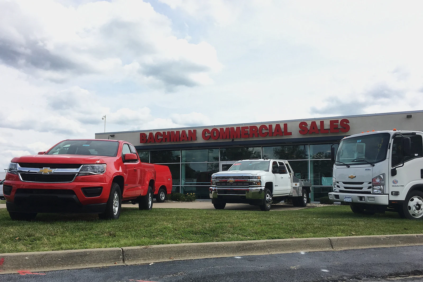 Used 2019 Summit White Chevrolet WT image 9