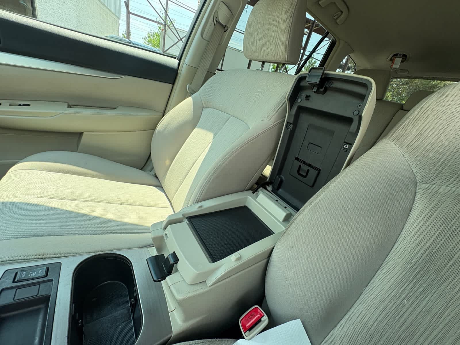 Used 2013 Satin White Pearl Subaru 2.5i Premium image 27