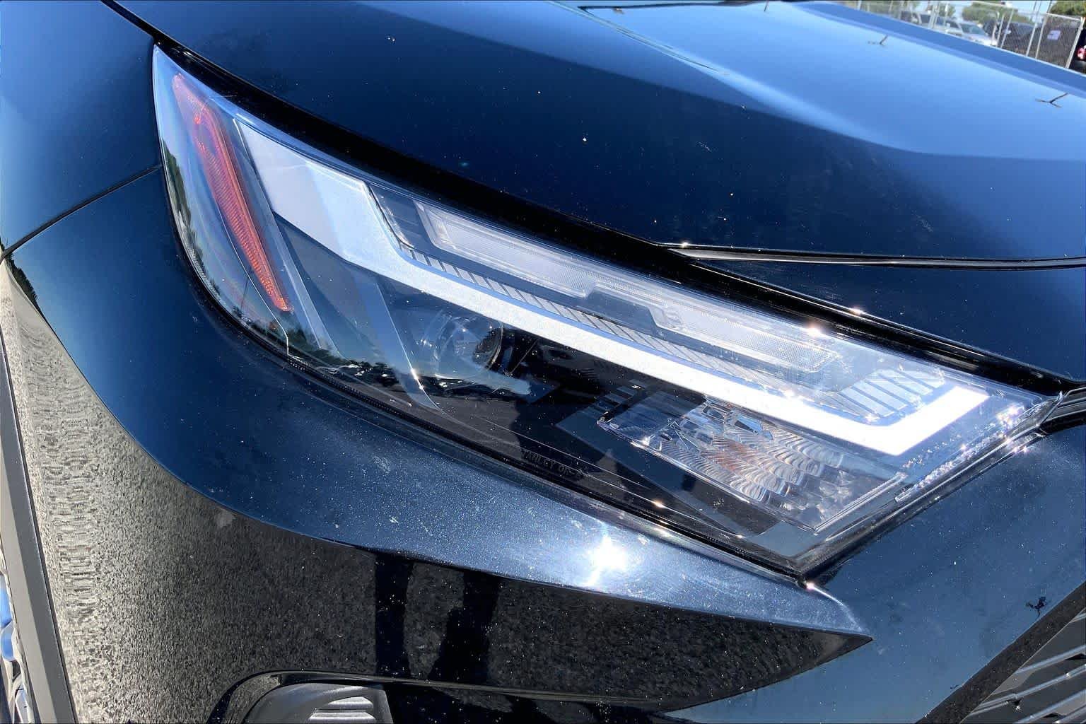 Used 2025 Midnight Black Metallic Toyota XLE image 27