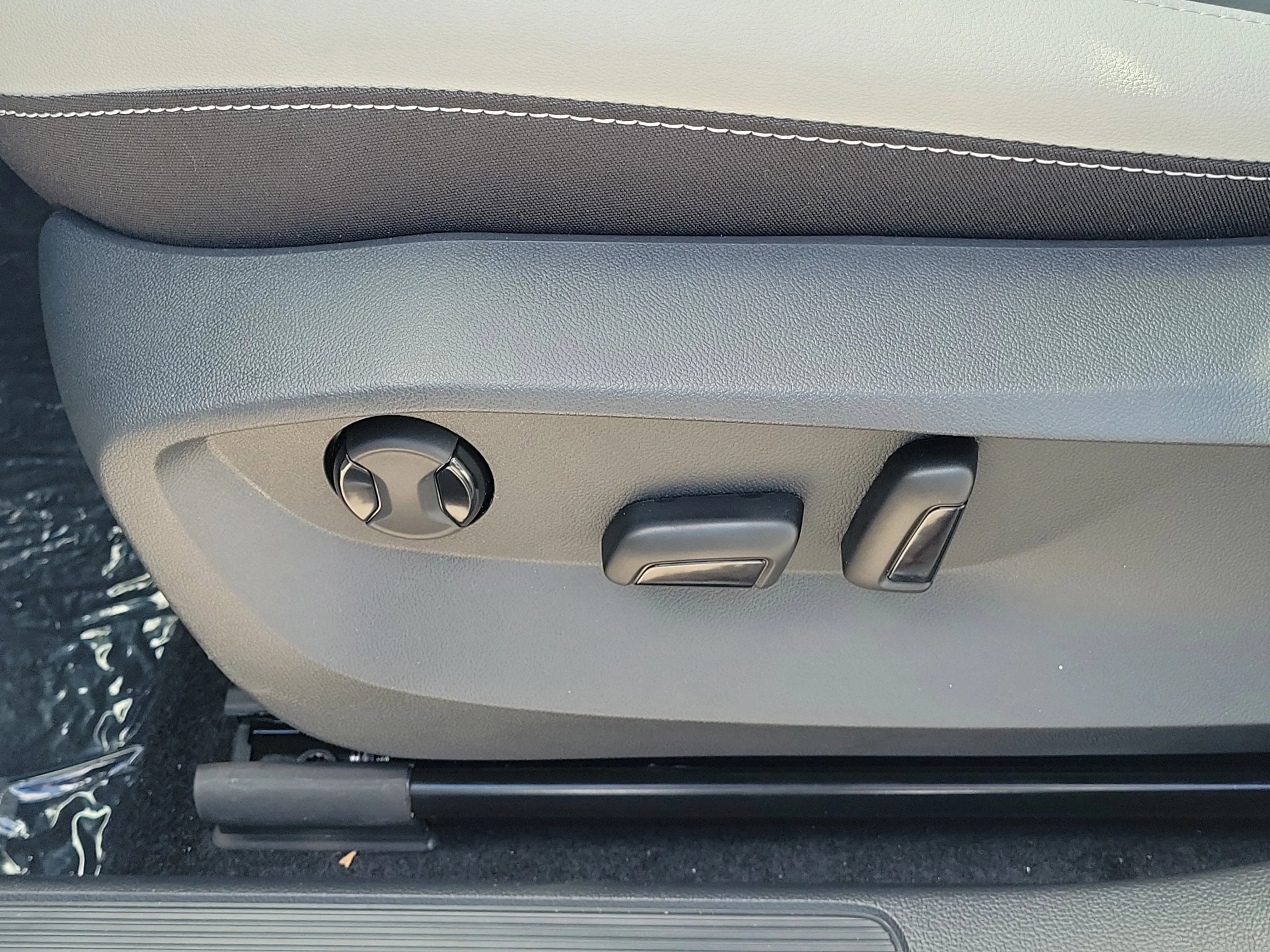 New 2026 White Volkswagen 1.5T SE image 18