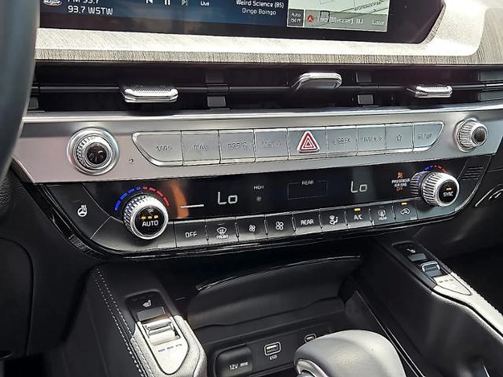 Used 2024 Glacial White Pear Kia EX image 14