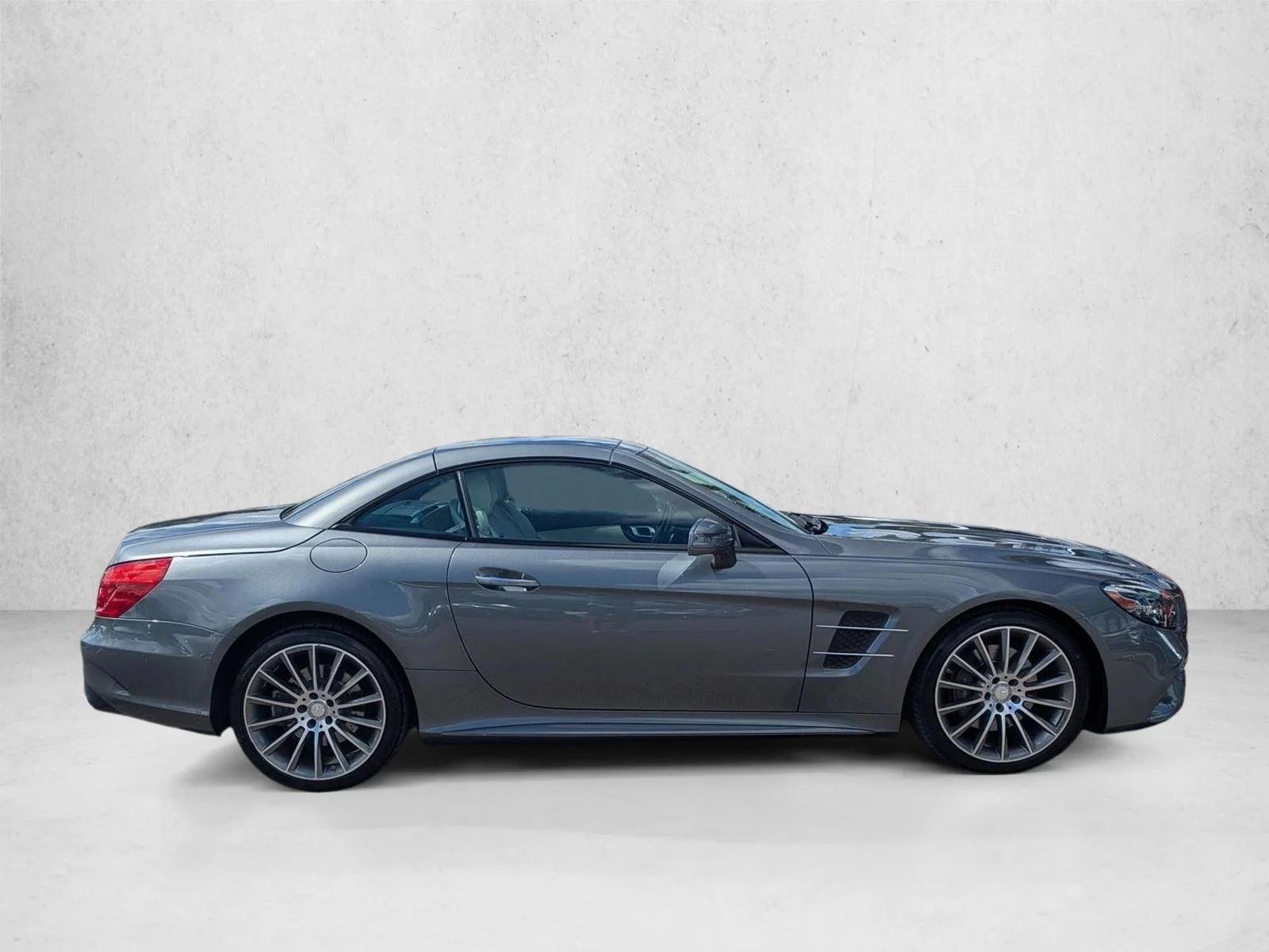 Used 2017 Selenite Grey Metallic Mercedes-Benz SL 450 image 4