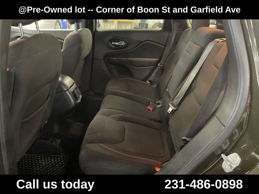 Used 2017 Green Jeep Latitude image 26