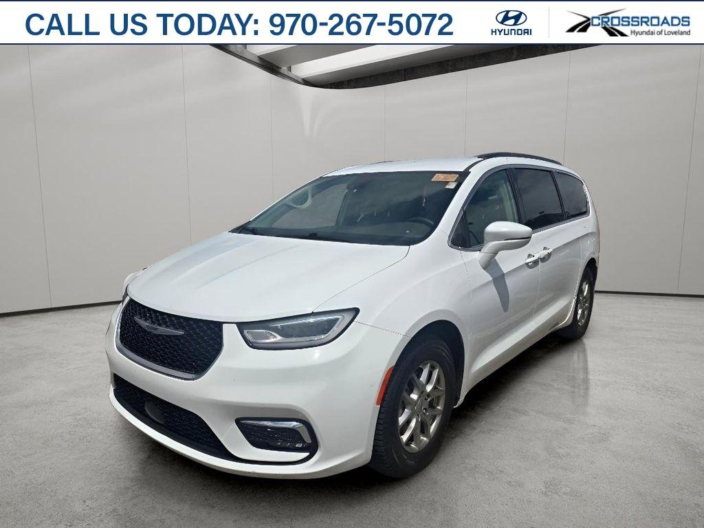 2021 Chrysler Pacifica Touring's photo