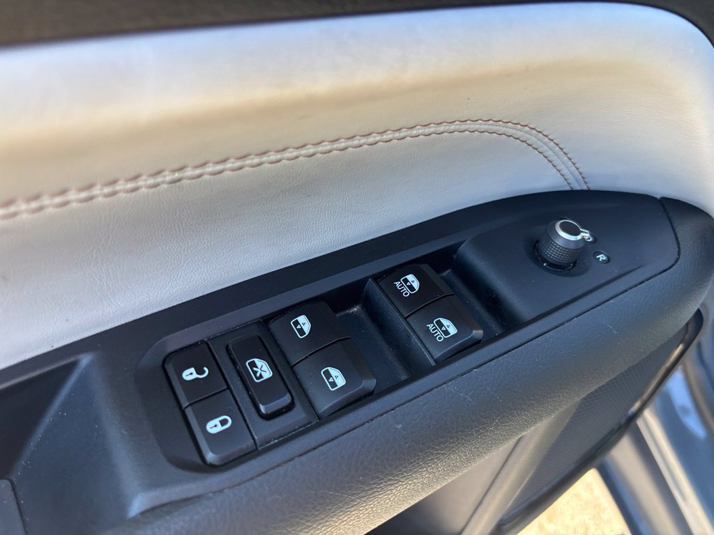 Used 2024 Gray Jeep Limited image 17