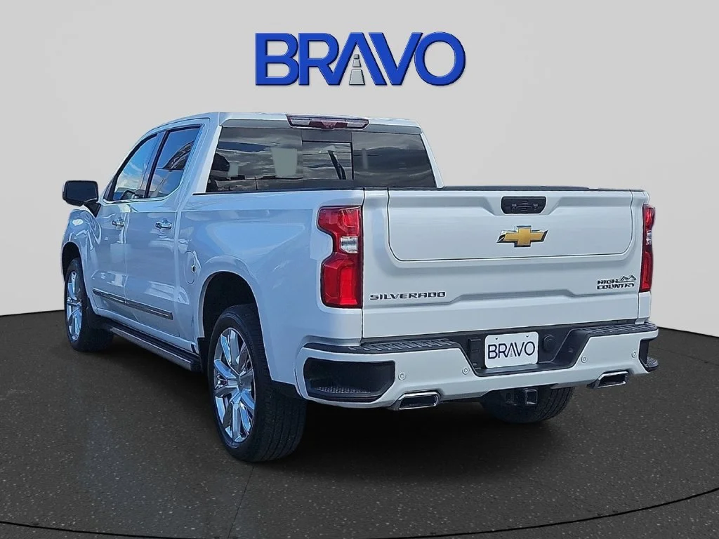 Used 2022 IRIDESCENT PEARL TRICOAT Chevrolet High Country image 3