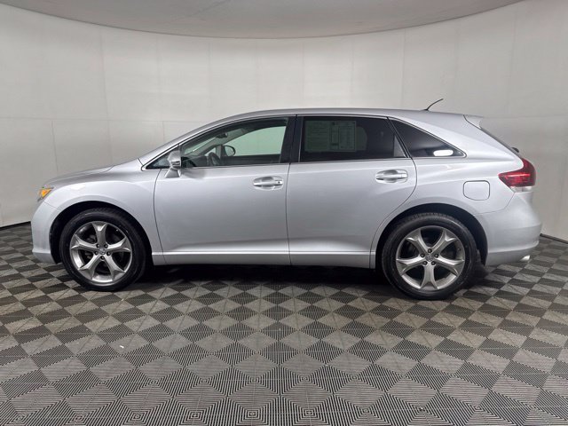 Used 2014 Silver Toyota LE image 7