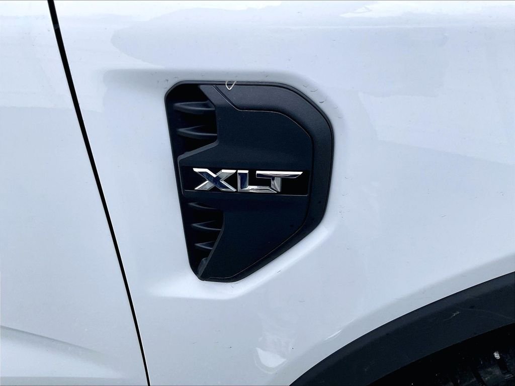 Used 2025 Oxford White Ford XLT image 27