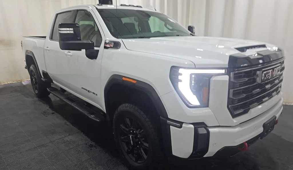 Used 2024 White GMC AT4 image 1