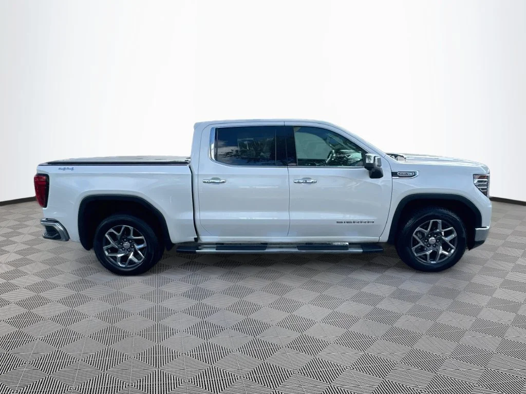 Used 2022 White GMC SLT image 5