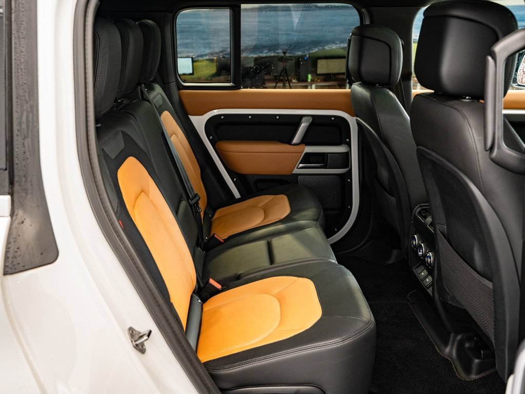 Used 2024 White Land Rover X-Dynamic SE image 45