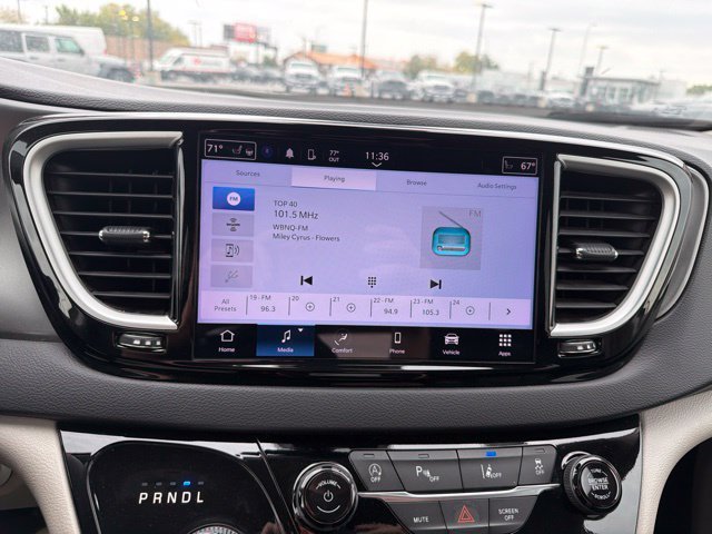 Used 2024 Black Chrysler Touring L image 11