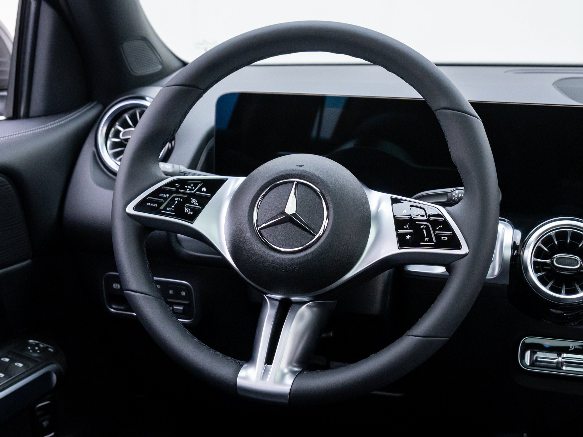 New 2026 Mountain Grey Metallic Mercedes-Benz GLB 250 image 10