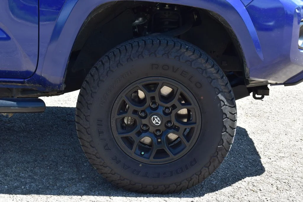 Certified Used 2022 Blue Crush Metallic Toyota SR5 image 4