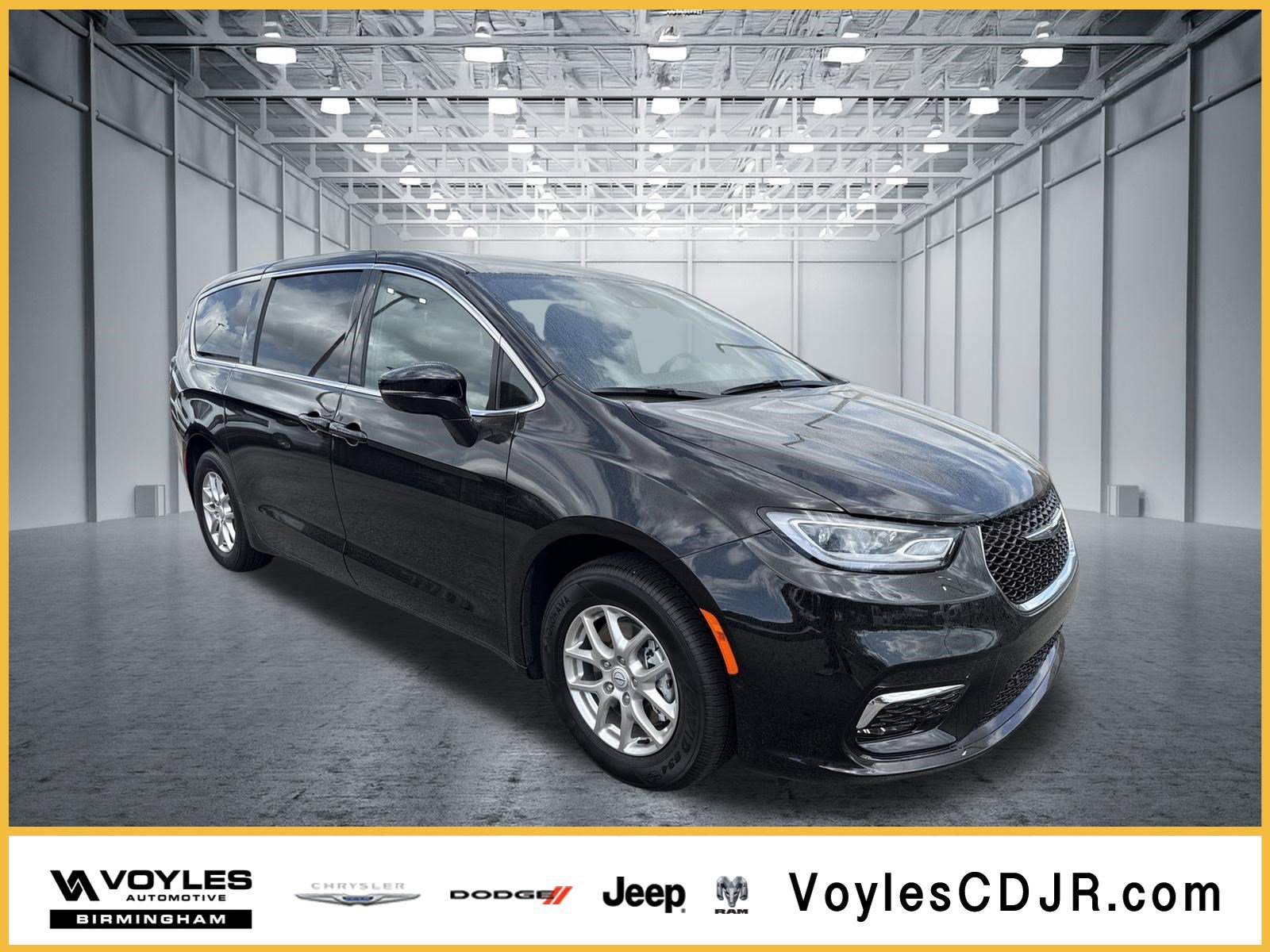 2026 Chrysler Pacifica Select's photo