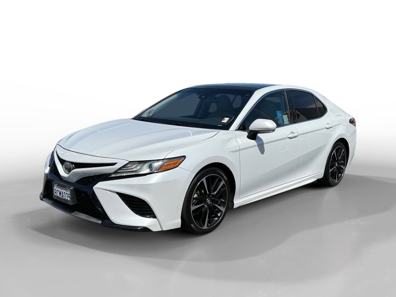 Used 2018 Pearl Toyota XSE V6 image 1