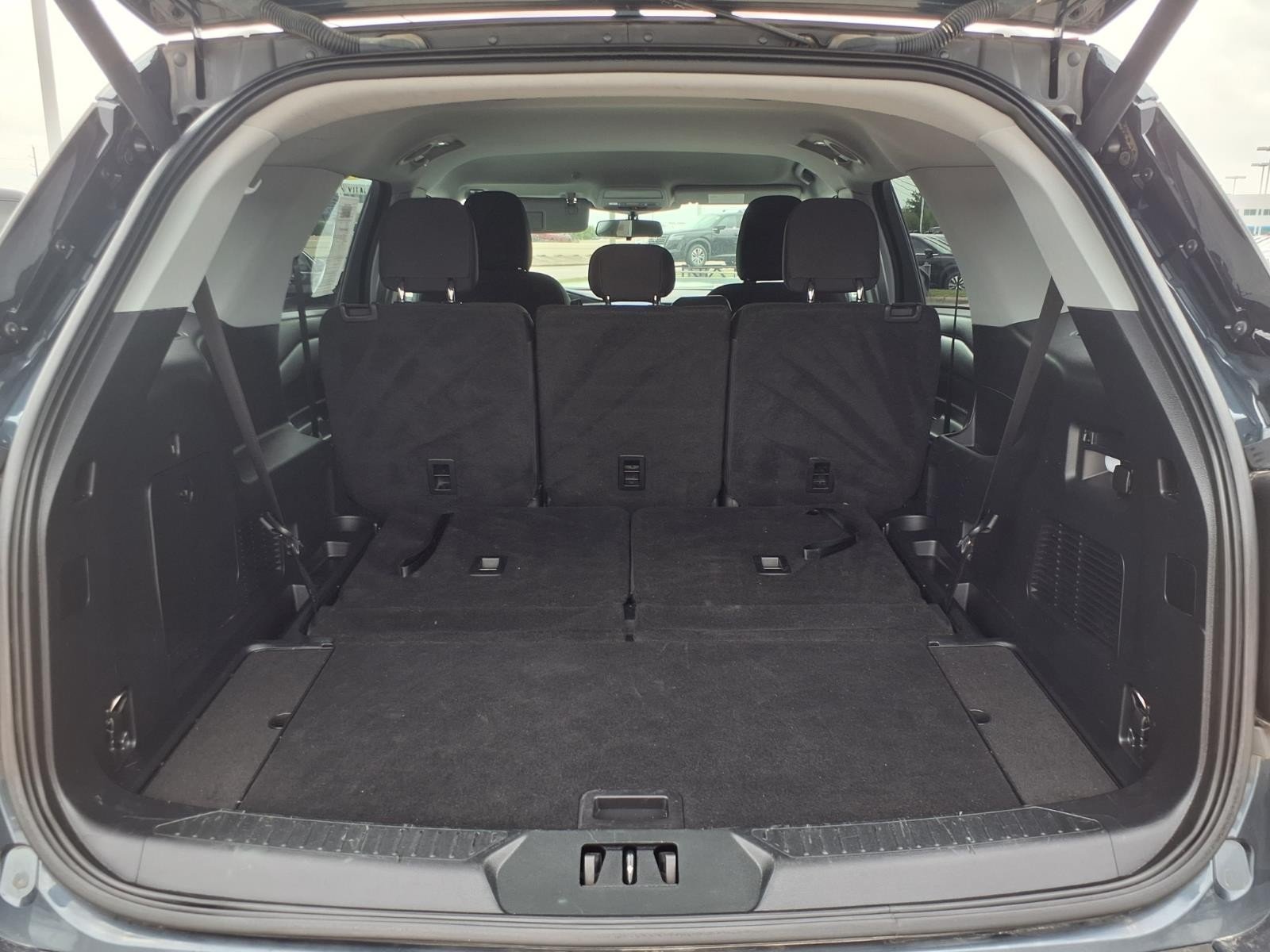 2022 Ford Explorer photo 8 of 26