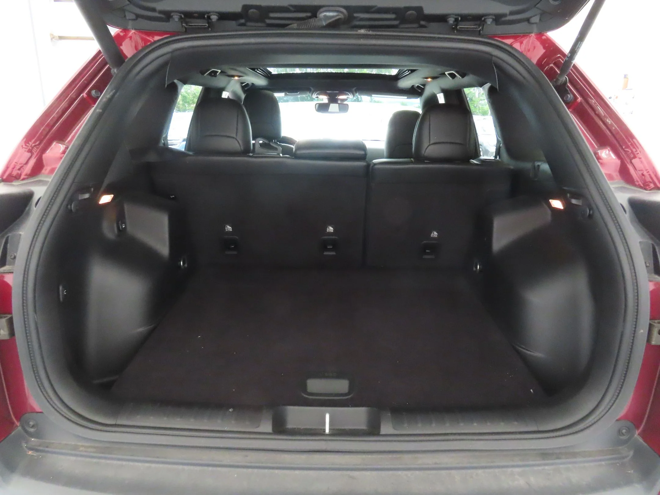 Used 2021 Red Jeep Latitude Lux image 23