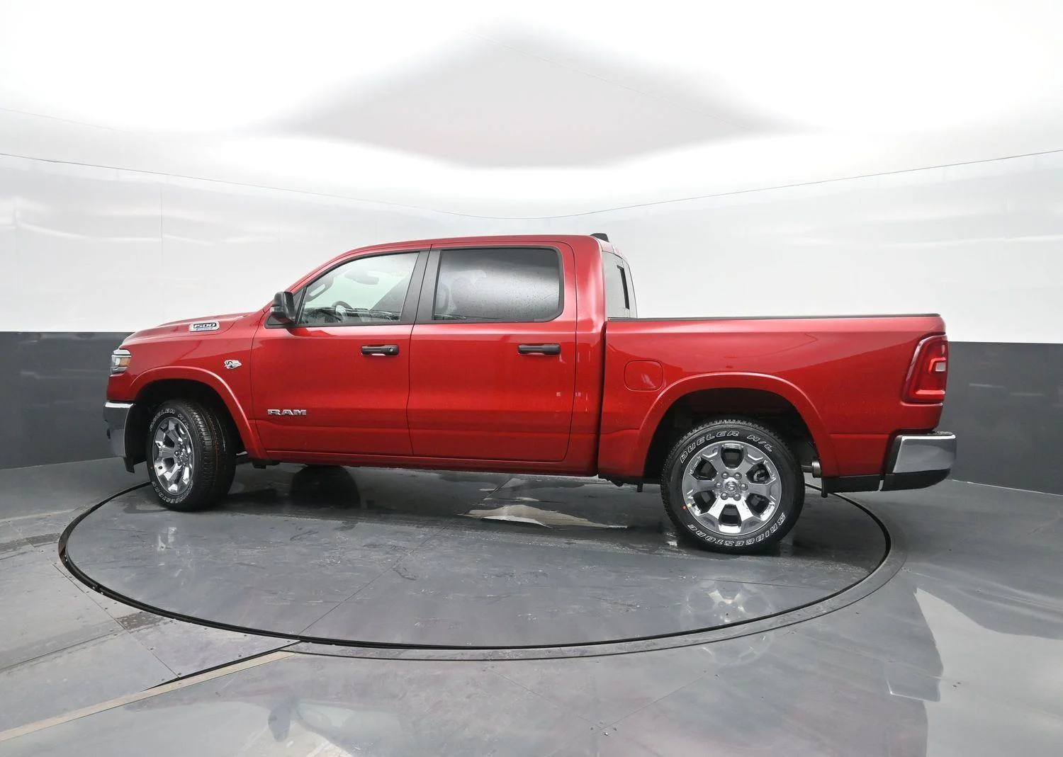 New 2026 Molten Red Pearl-Coat Exterior Paint RAM Big Horn image 43