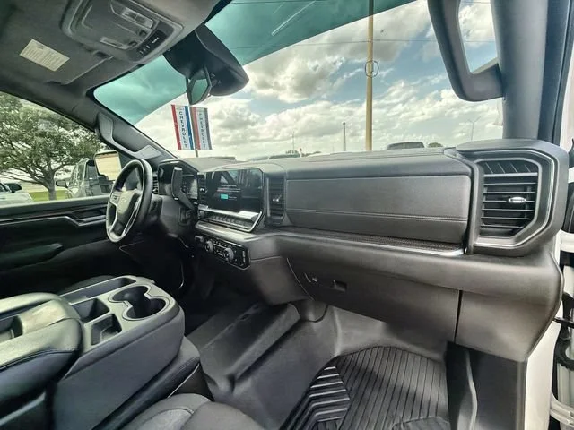Used 2024 Summit White Chevrolet LT image 28