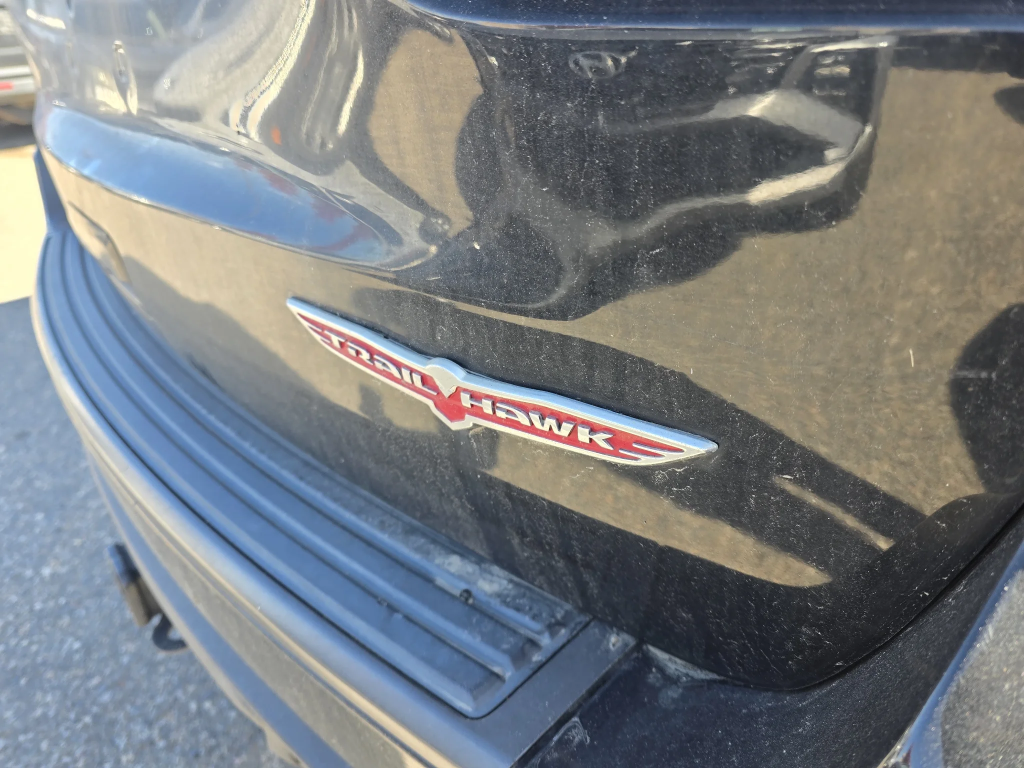 Used 2018 Diamond Black Crystal Pearlcoat Jeep Trailhawk image 12