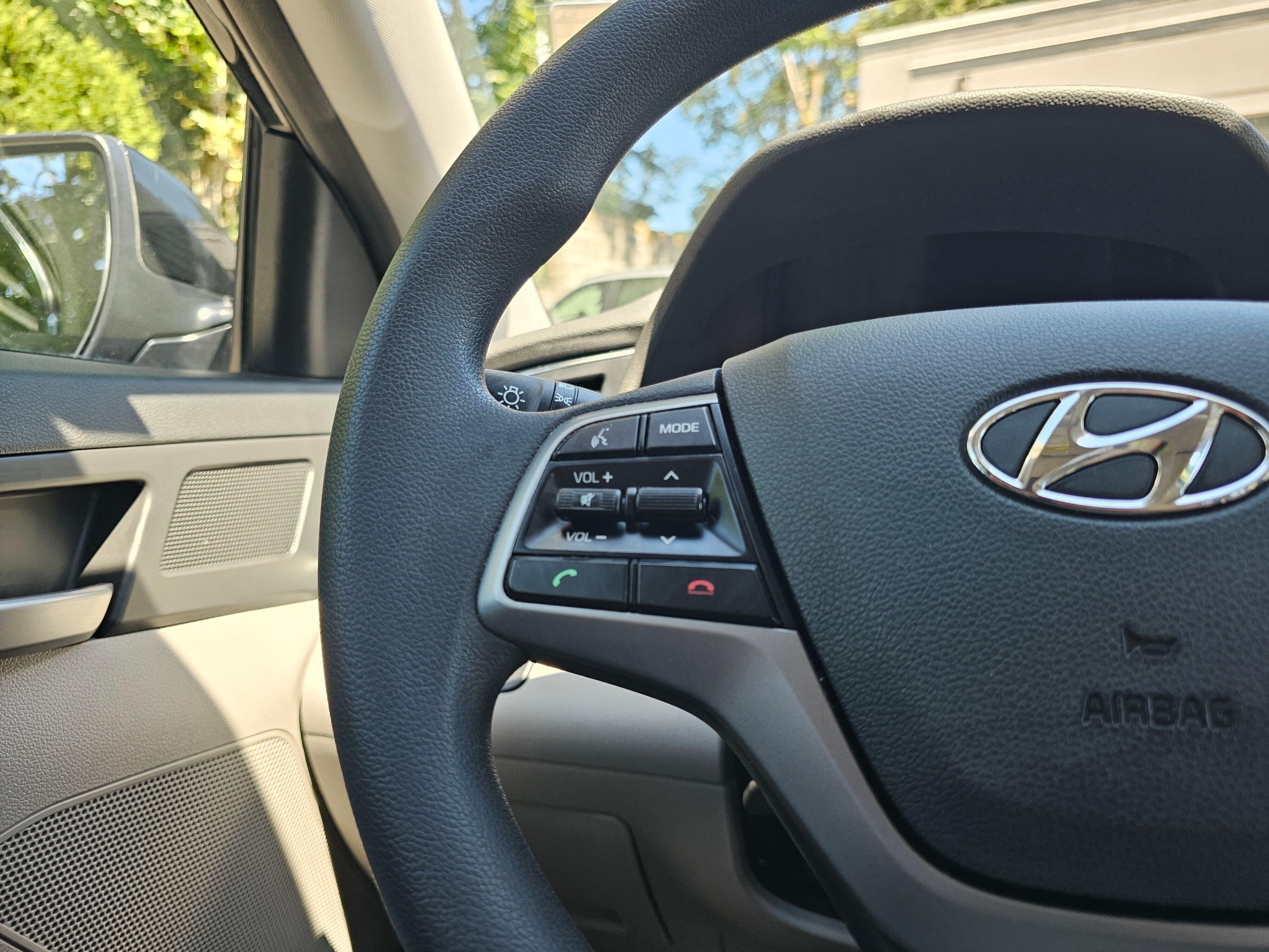 Used 2018 Phantom Black Hyundai SEL image 34