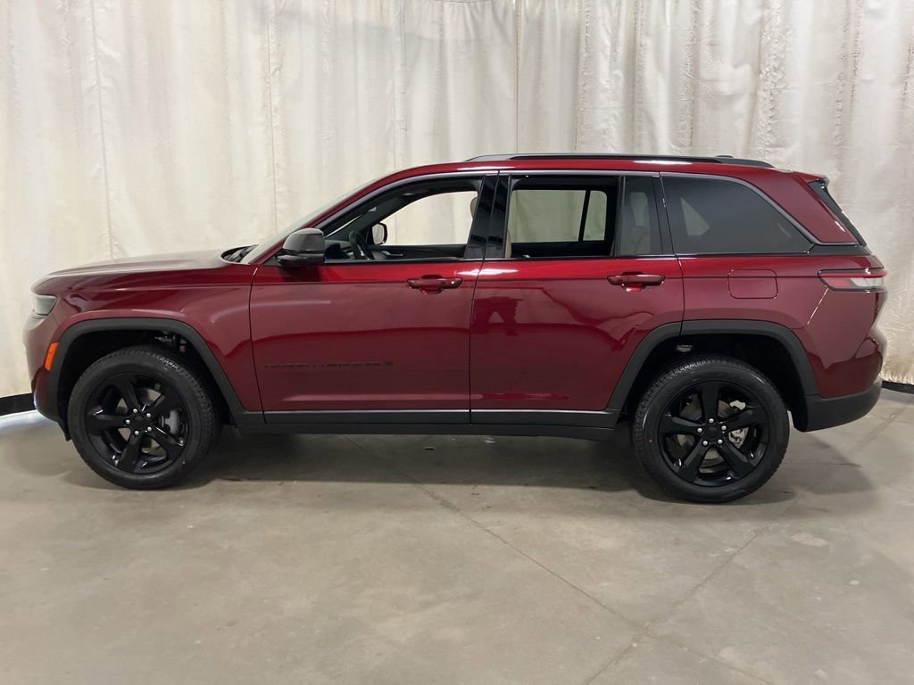 New 2026 Velvet Red Pearl-Coat Exterior Paint Jeep Limited image 19