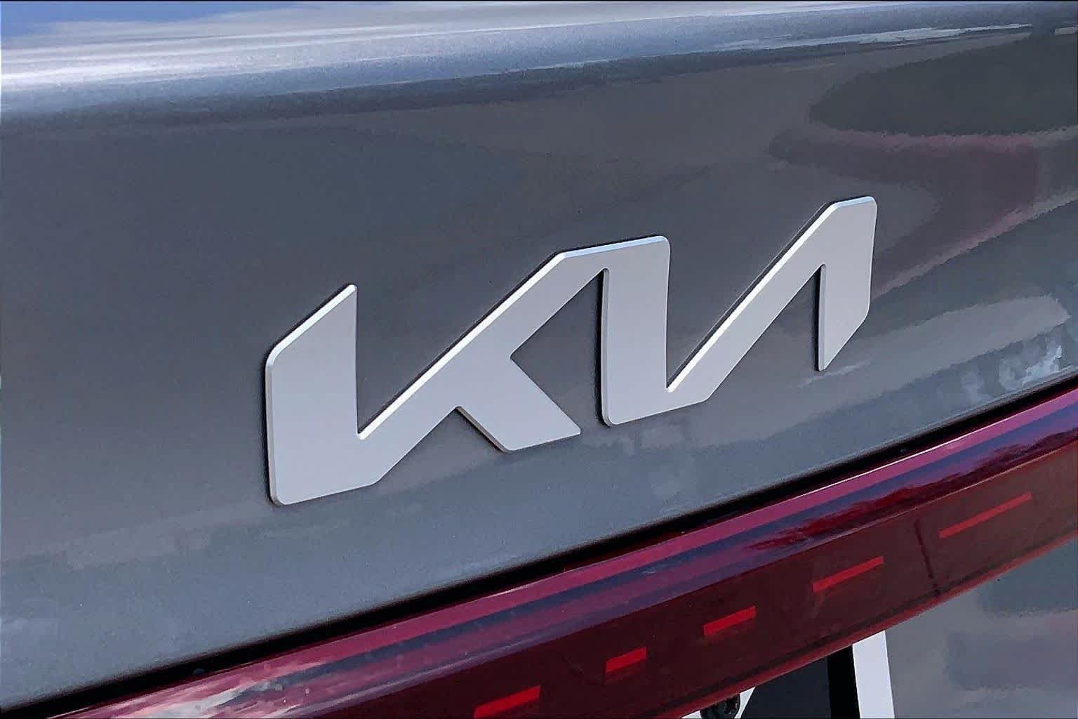 Used 2024 Steel Gray Kia LXS image 30