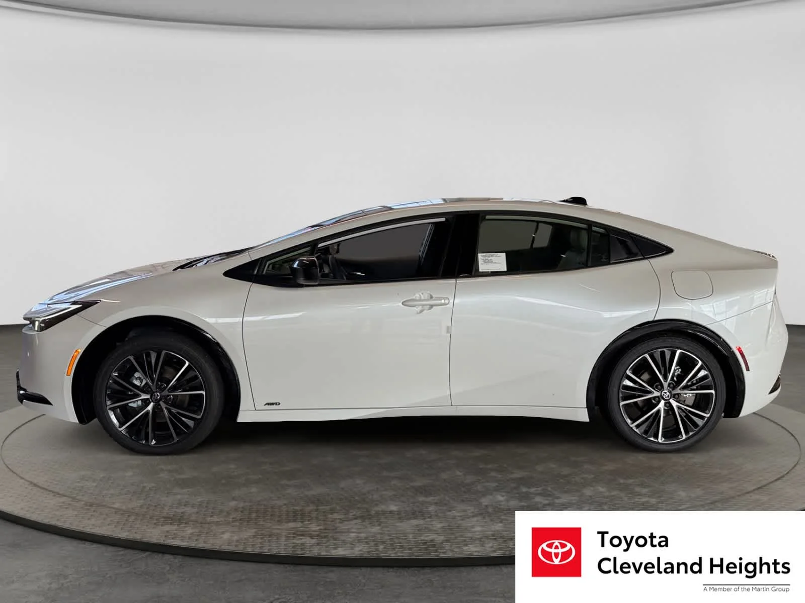 2027 Toyota Prius XLE - Photo 8