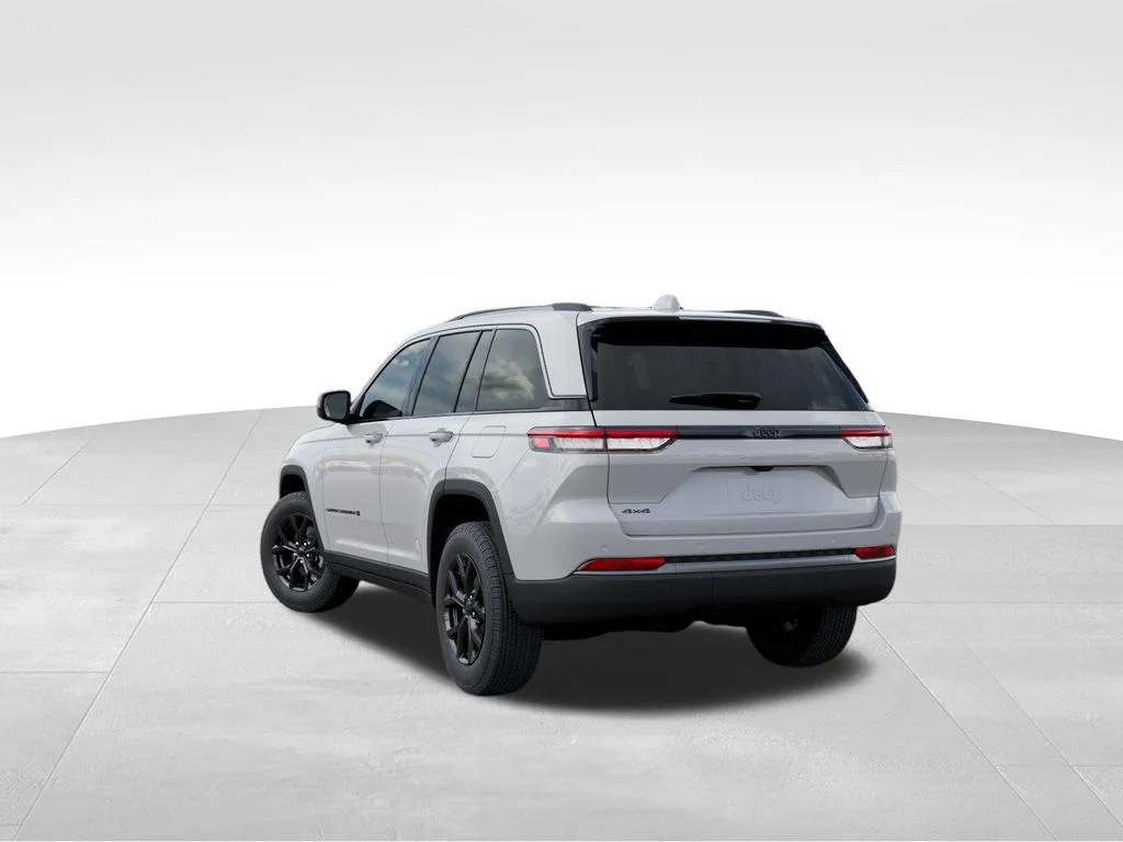 New 2026 Bright White Clear-Coat Exterior Paint Jeep Altitude image 3