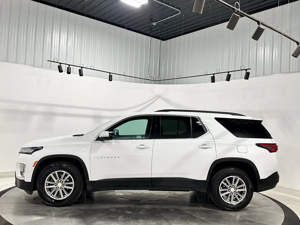 Used 2023 SUMMIT WHITE Chevrolet LT Cloth image 16