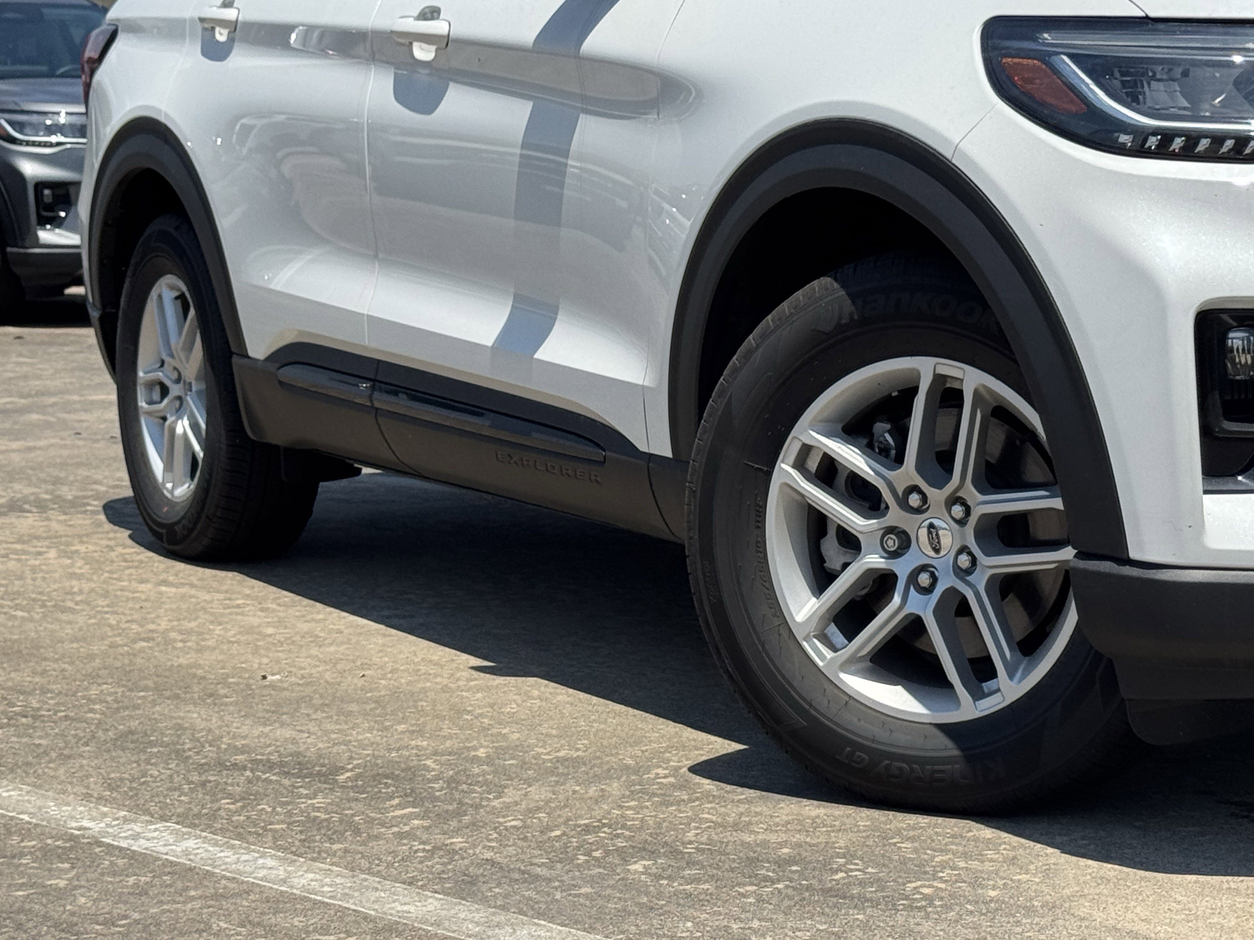 New 2026 Star White Metallic Tri-Coat Ford Active image 11