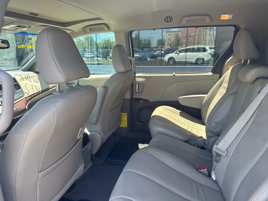 Used 2013 White Toyota XLE image 9