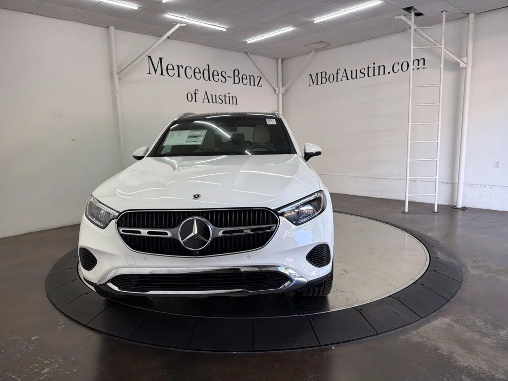 New 2027 White Mercedes-Benz GLC 300 image 2