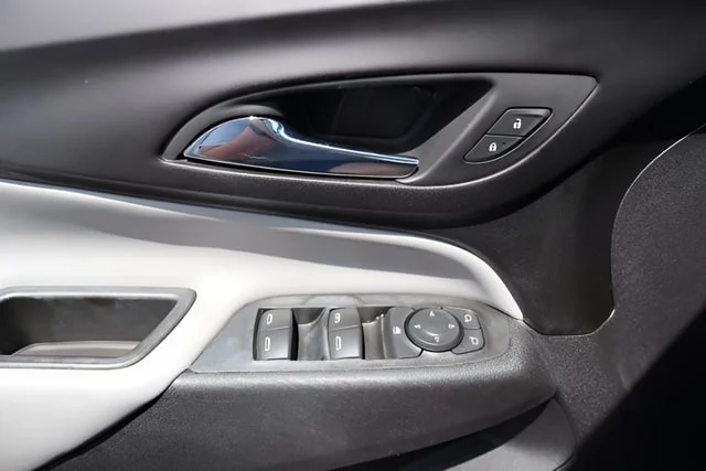 Used 2020 Summit White Chevrolet LS image 33