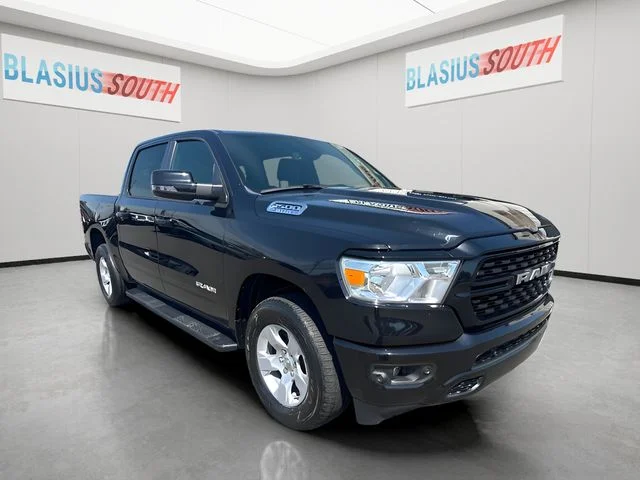 2023 RAM 1500 Big Horn/Lone Star 4x4 Crew Cab 5'7's photo